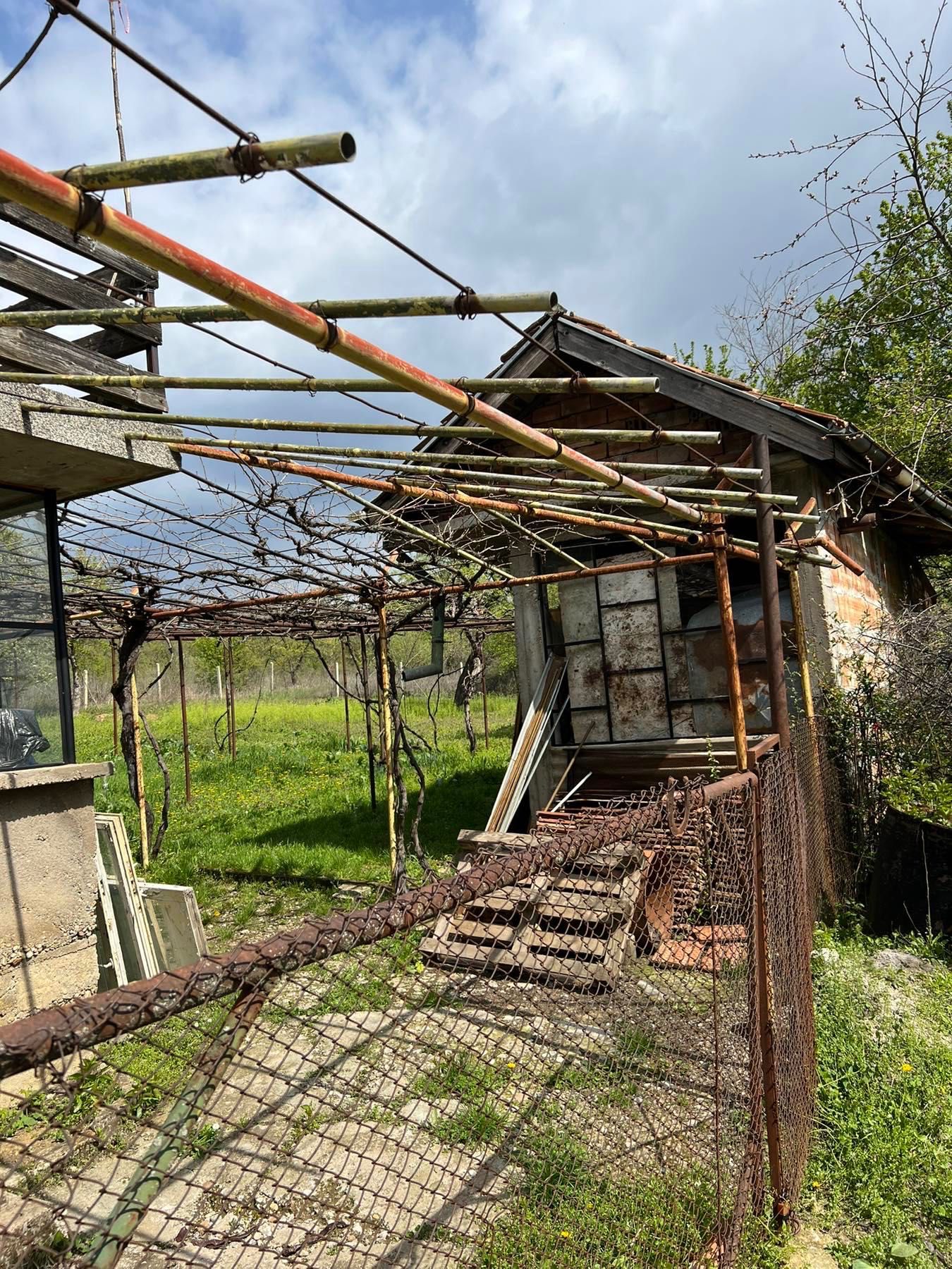Продавам имот в близост край Враца