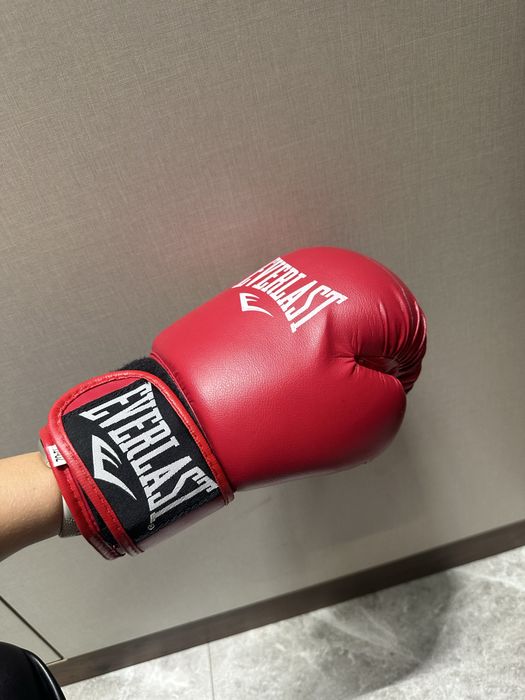 Перчатки продам боксерские