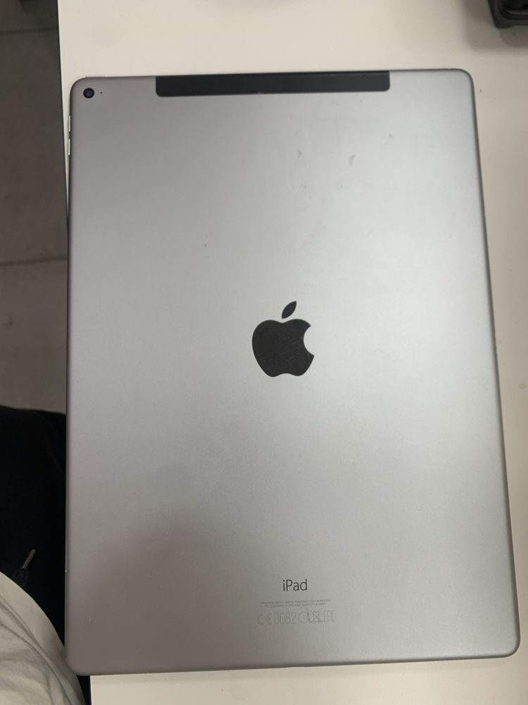Продавам iPad Pro 12.9" (2017) - 128GB, Wi-Fi + Cellular