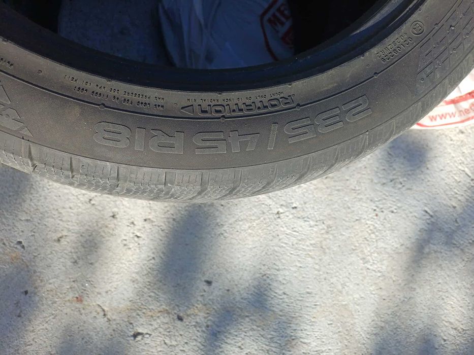 Зимни гуми Nokian 235/45/18 - 2 броя в отлично състояние