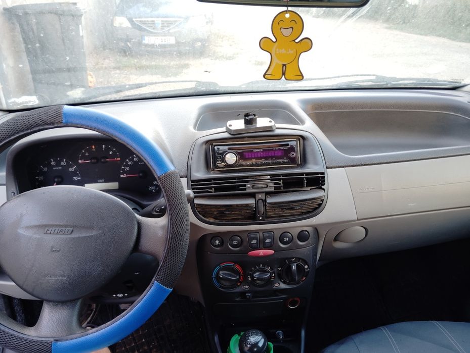 Vând Fiat punto benzină de 1,2