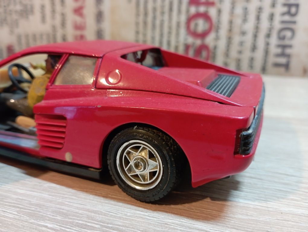 "Ferrari" Testarossa (1984) 1:24 мащаб