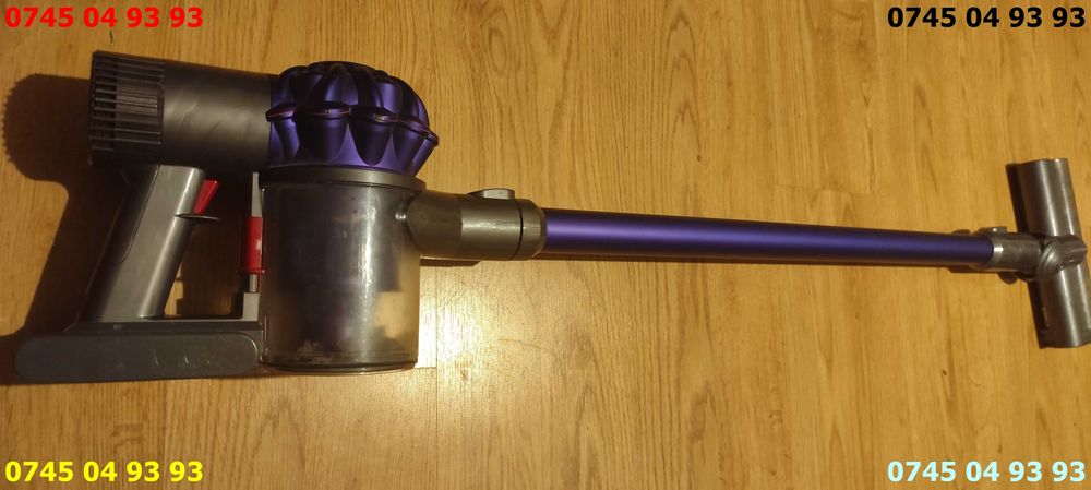 aspirator DYSON V6 se vinde ca in poze fara incarcator bat inca tine