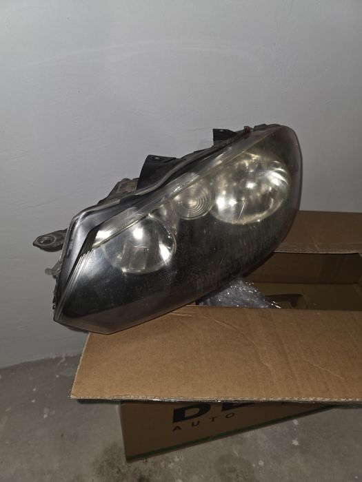 Faruri golf 6 stânga/dreapta,faruriile sunt matuite pe interior