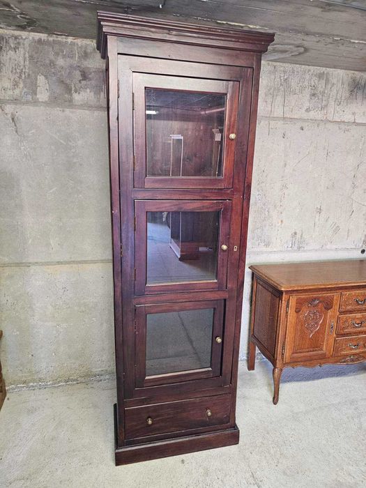 Шкаф/ витрина в стил Рустик