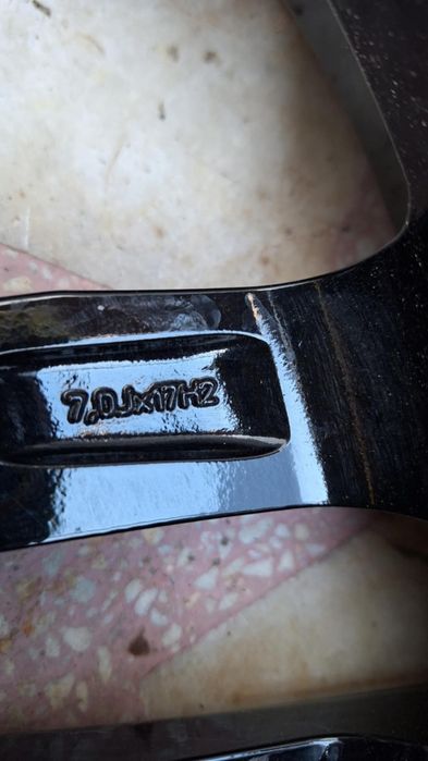 Джанти и Гуми   17" 5x114.3 Зимни гуми 215/65/17