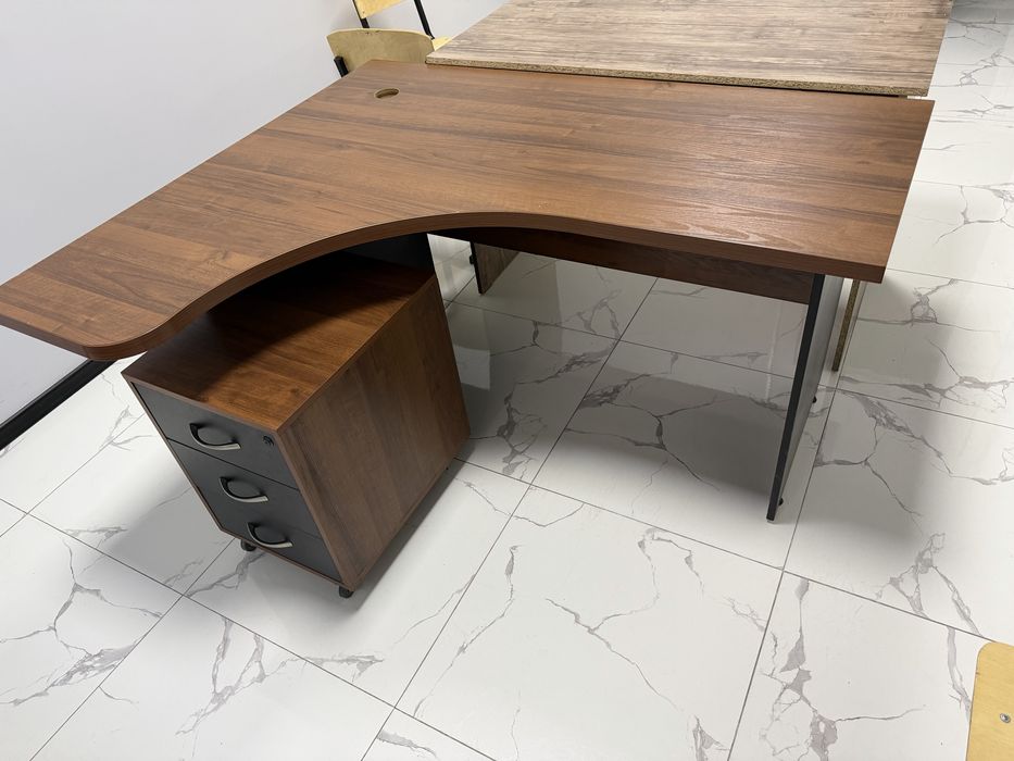 Столы стулья тумба