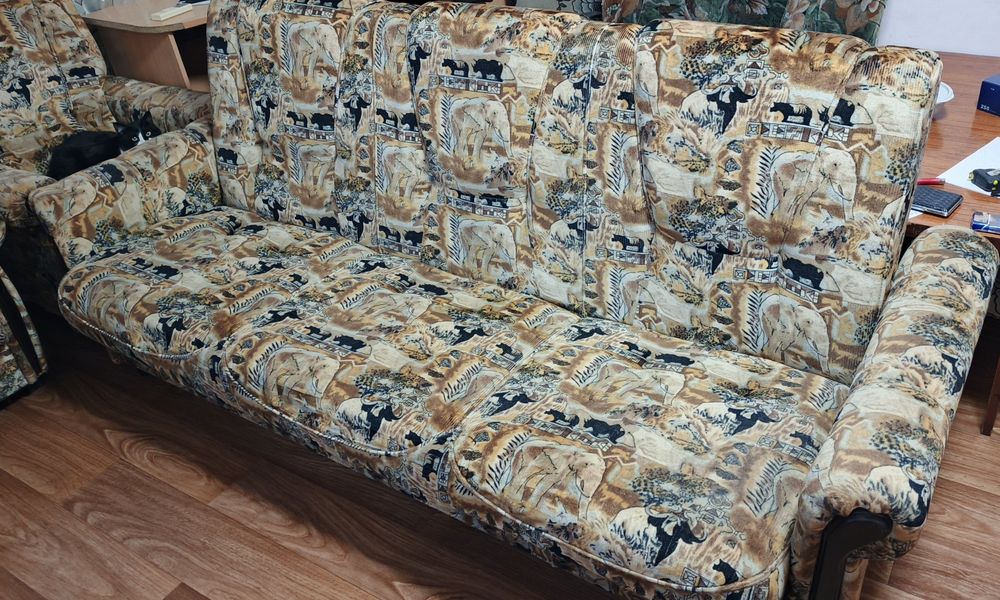 Продам диван с креслами