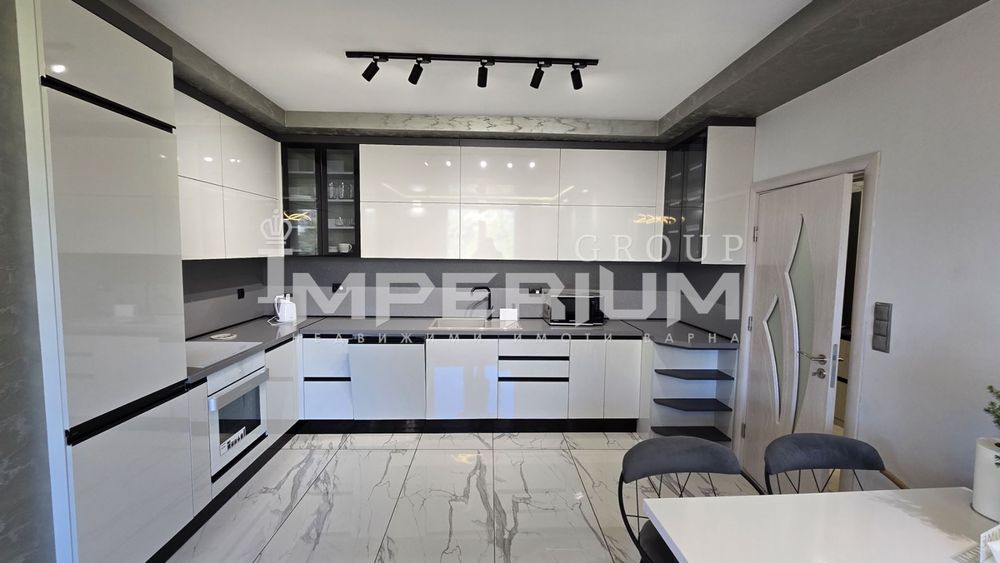 Дава се под наем Тристаен апартамент в Варна, Бриз - 92 кв.м за 1275 € - Снимка #3