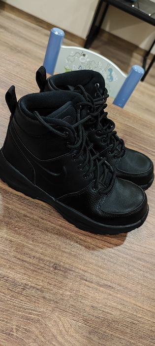 Боти Nike Manoa в черно