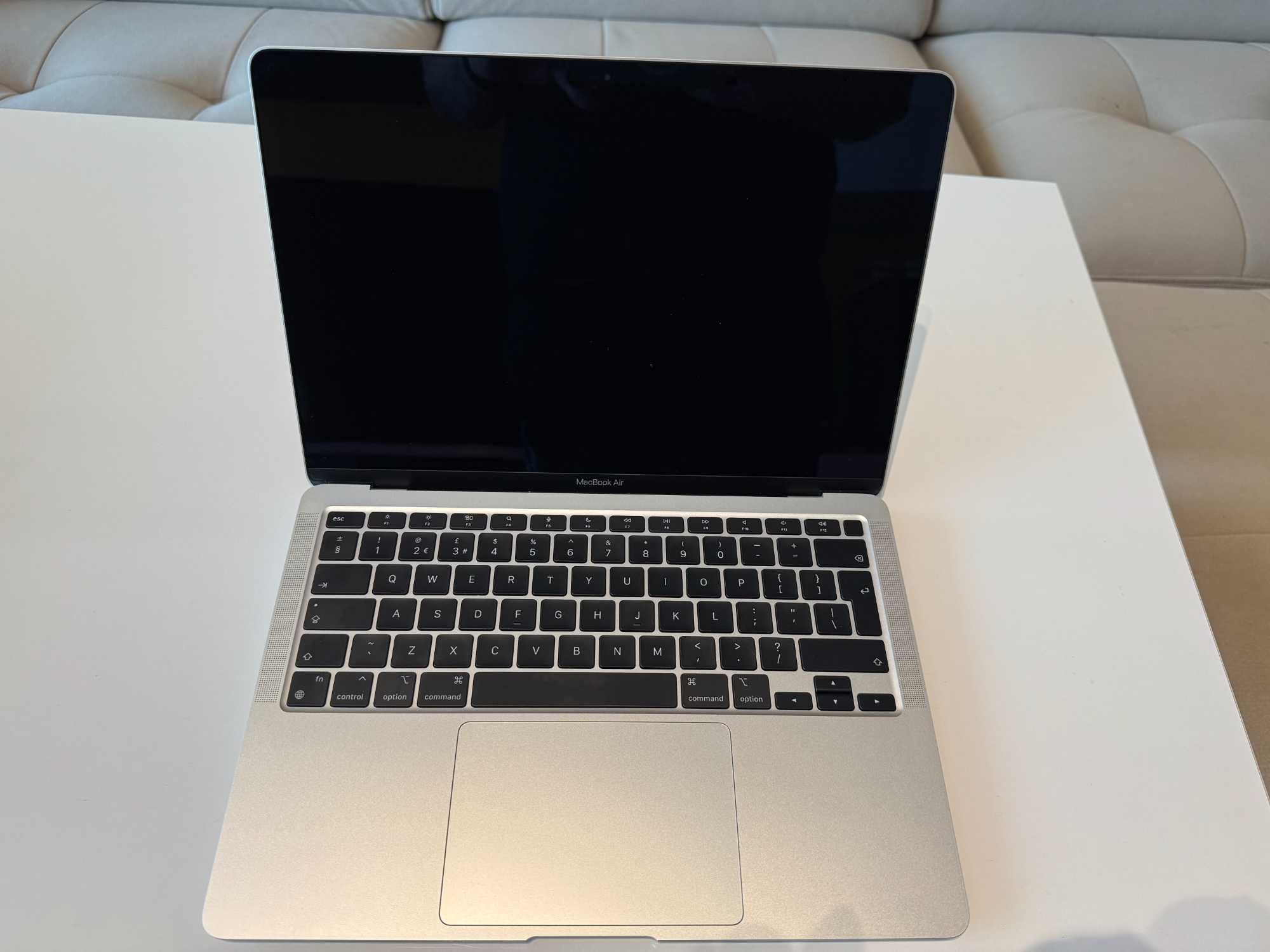 Продавам Macbook Air M1 16GB неразличим от нов