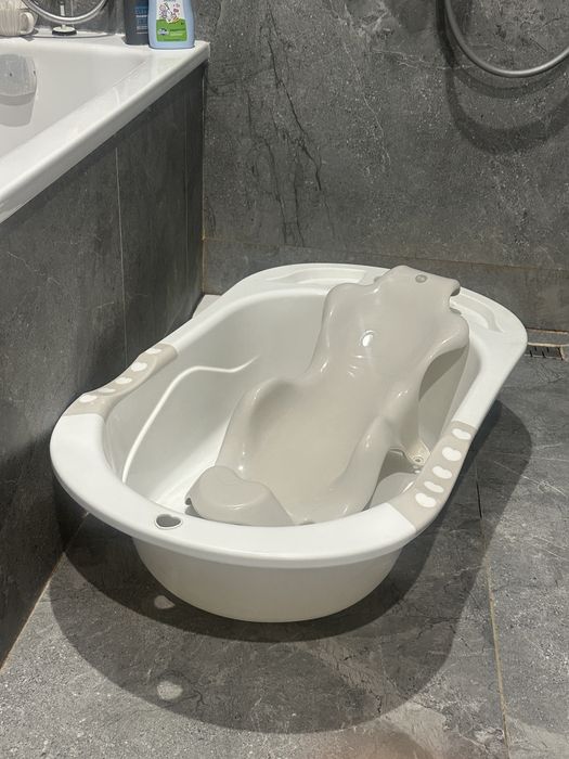 Продаю ванночку для малыша Happy Baby - безопасная и удобная