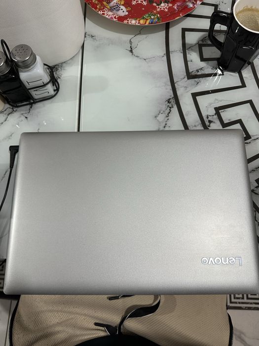 Laptop lenovi i5 8250U