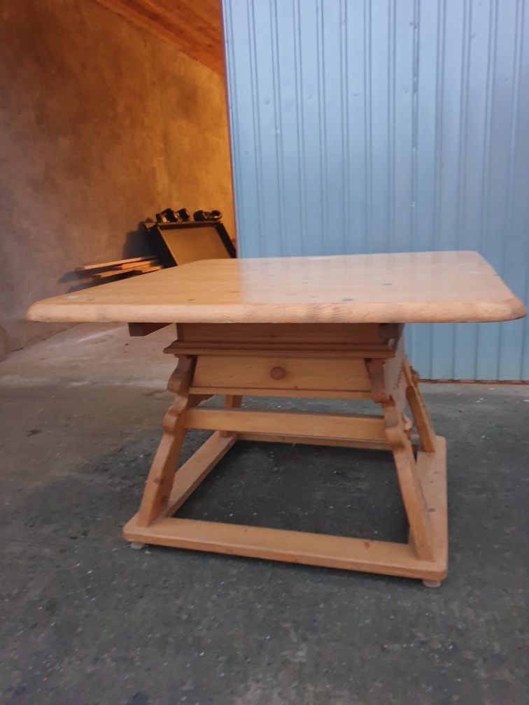 Masa din lemn Masiv sculptata