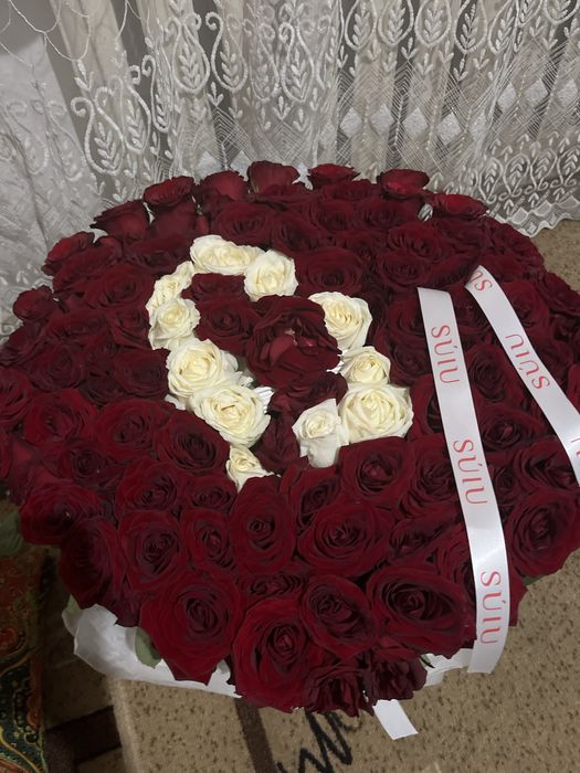 Цветы 101 роза с корзинкой