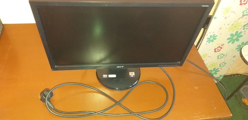 Монитор"Acer"за ностолен компютър
