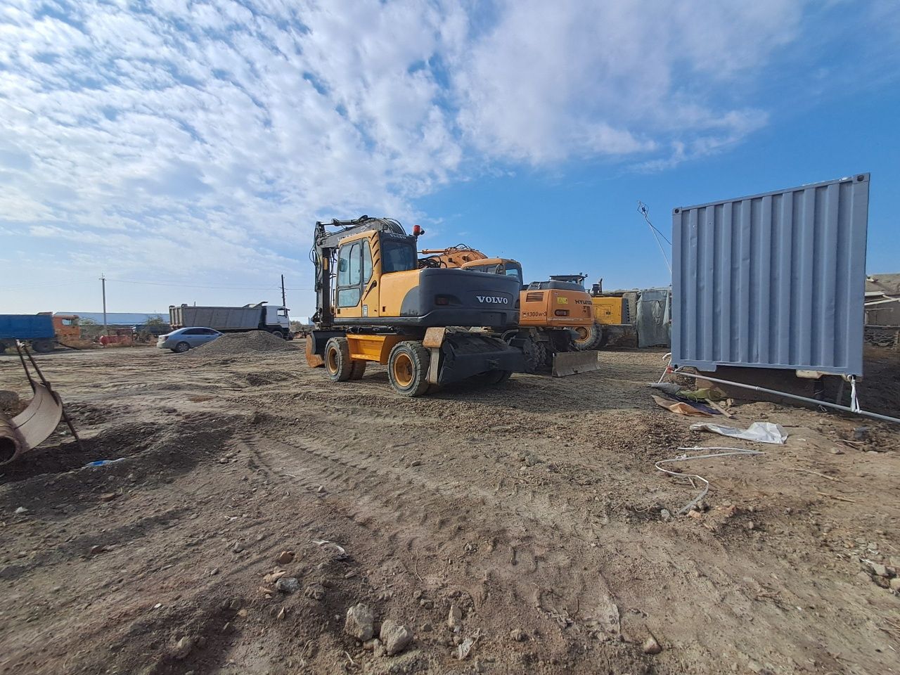 Volvo 160 sotiladi 2006 yil
