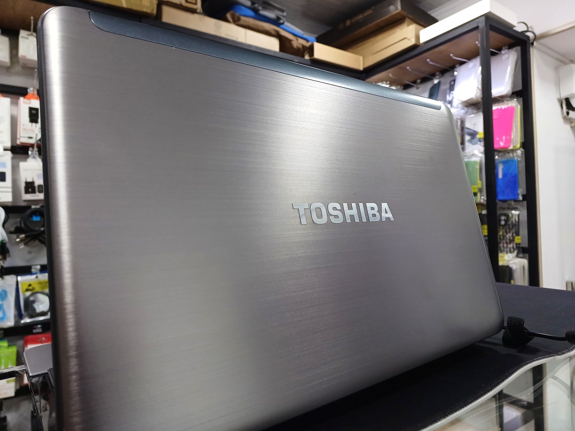 Noutbuk Toshiba inte i7 legenda