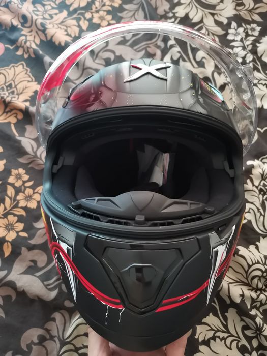 Каска за мотор Axor Apex Venomous с очила