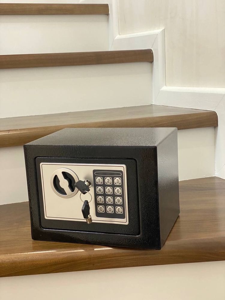 Seyf elektroniy Сейф маленький 17x23x17