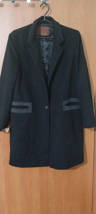 Черно право палто