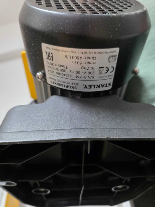 Pompa de suprafata 1300w 4500 l/h 50m Stanley SXGP1300XFE