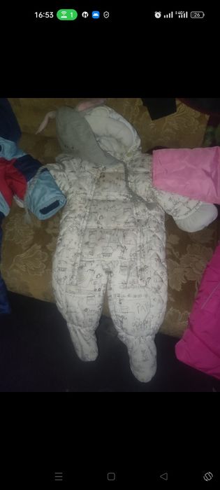 Продаются комбинезоны и сапожки детские