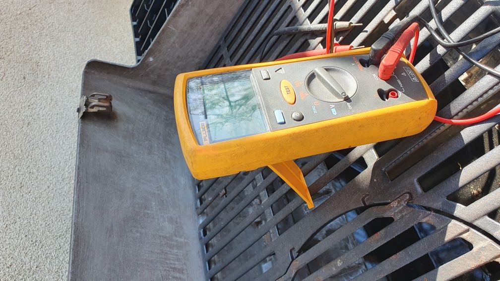 Fluke 1503 insulation tester