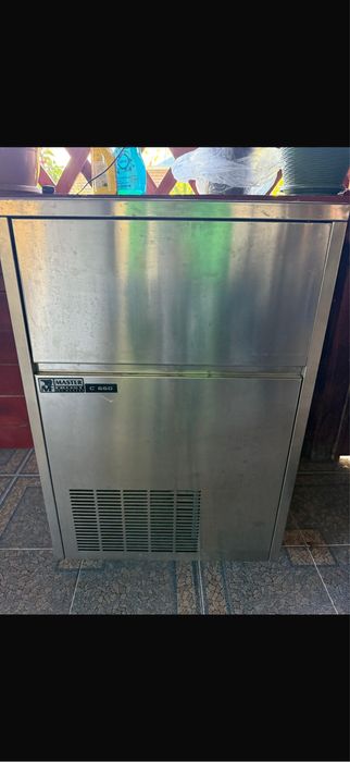 Masina de gheata Profesionala Master C660 , folosita 1 an, stare buna!