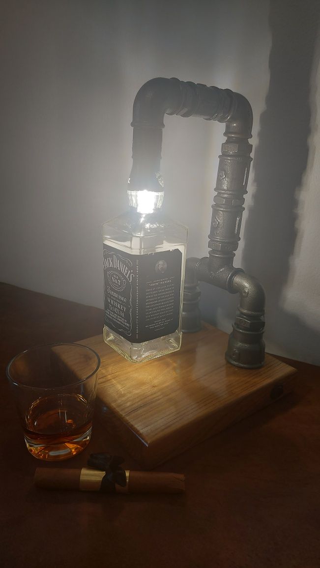 Lampa din sticla de Whiskey