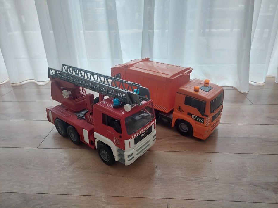 Jucarii bruder masina gunoi și masina pompieri bruder