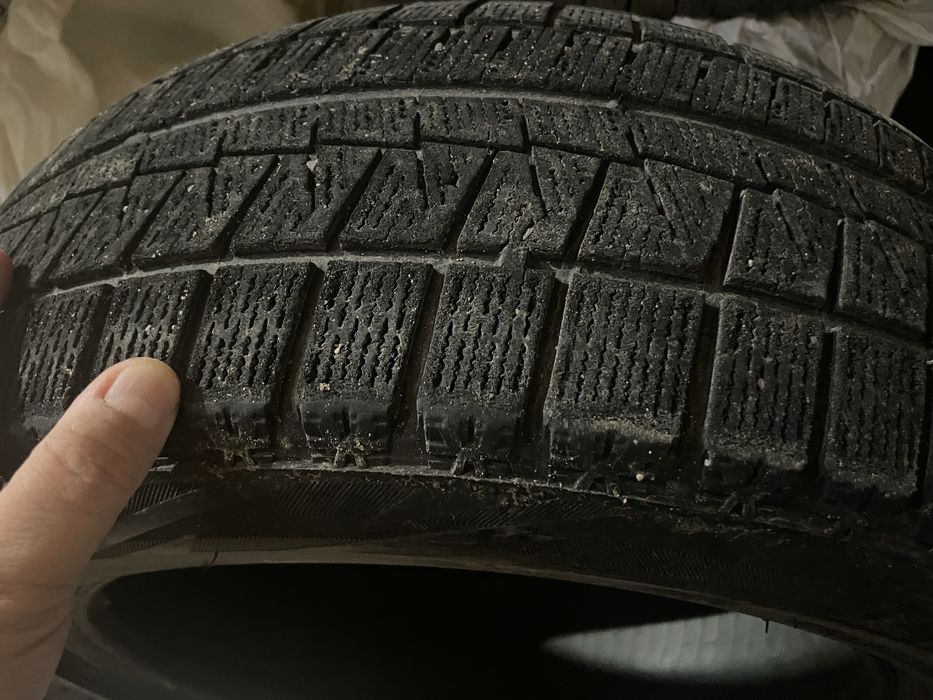 Зимние шины  липучки bridgestone blizzak на 1 сезон