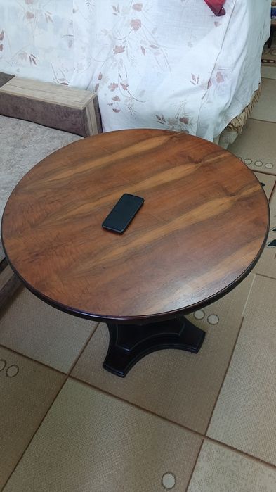 Круглый стол из ореха. Срочно