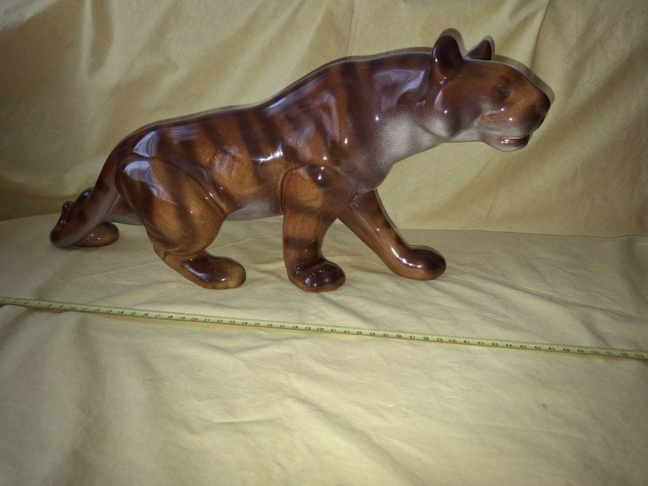 Bibelou vechi Tigru din portelan dimensiuni 52 cm * 18 cm
