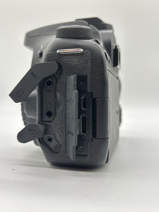 Aparat Foto-Video Canon 90D kit obiectiv 18-135 mm f3.5-5.6