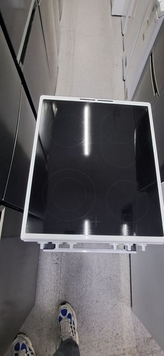 Aragaz Electric AEG cu plita Vitroceramica