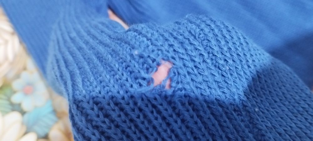 Женская теплая кофта. Есть изьян