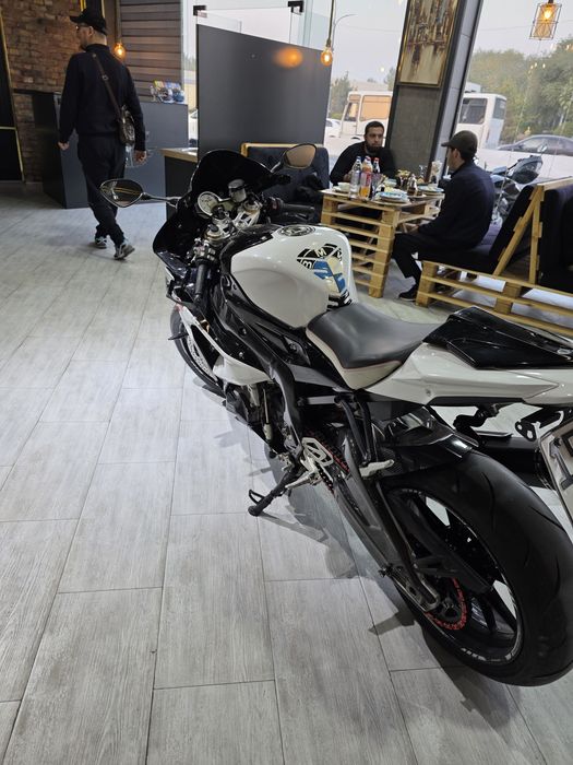 BMW s1000rr sotiladi