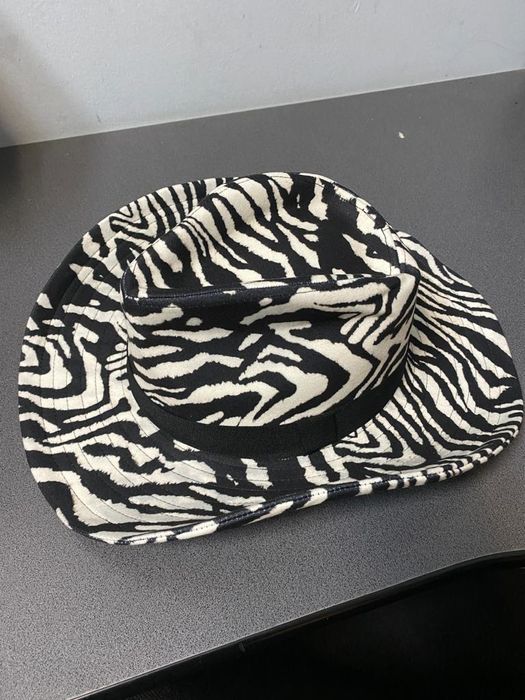 Pălărie ASOS nouă