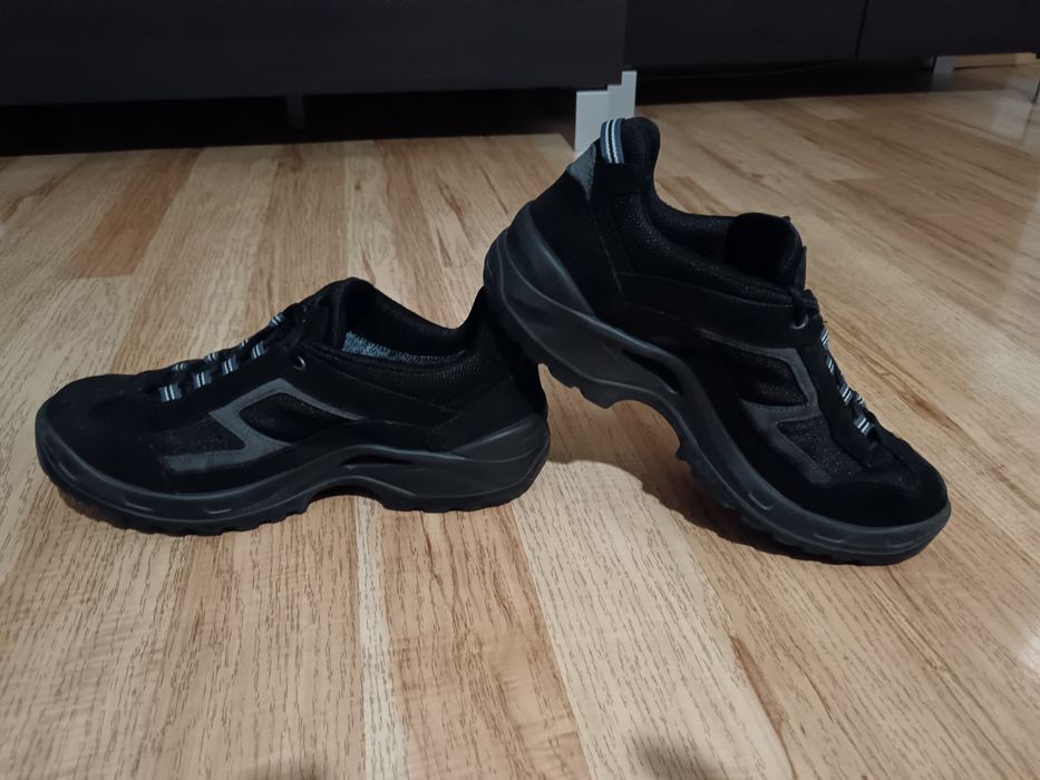 LOWA Sirkos GTX.