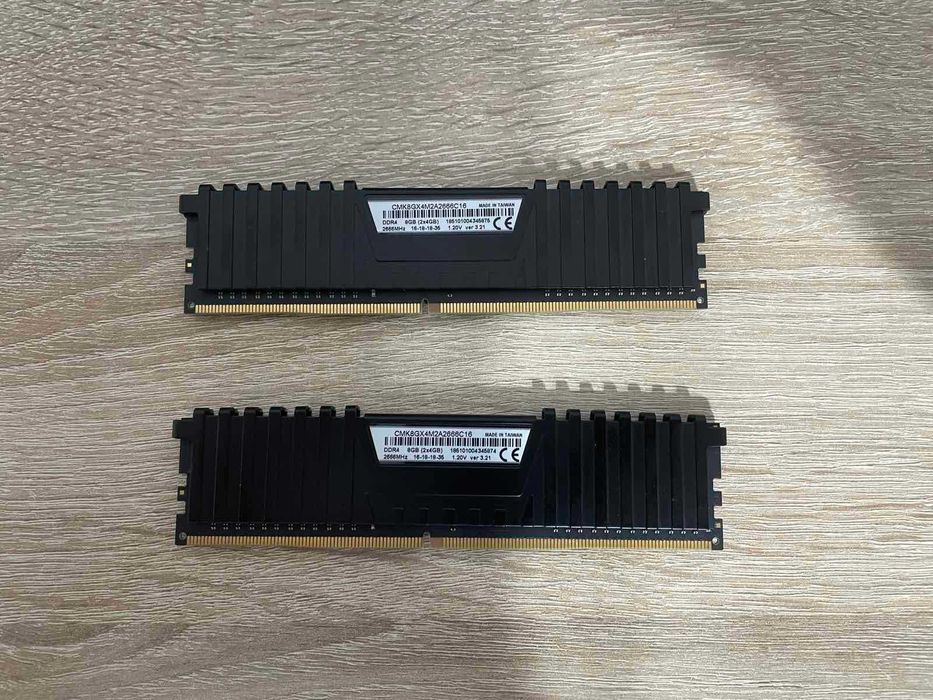 Corsair Vengeance LPX 2x4 GB (8) DDR4 CL16 2667mhz RAM