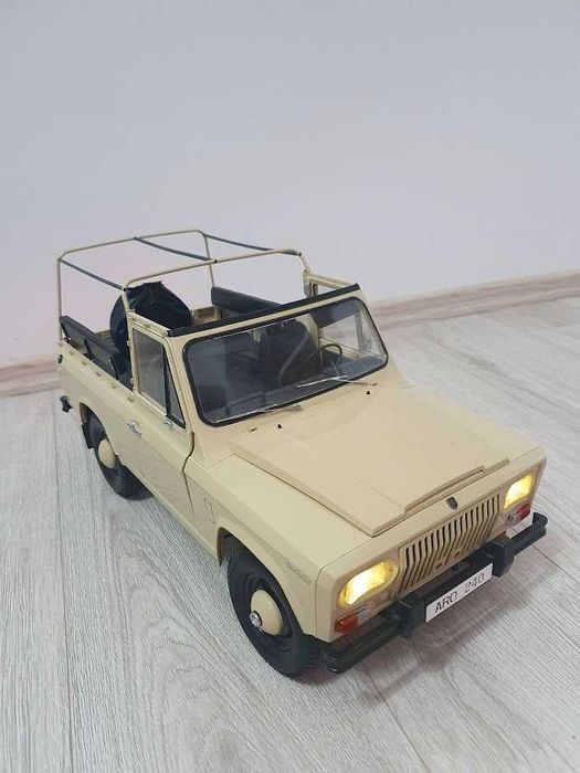 Vand macheta ARO 240 la scara 1:8