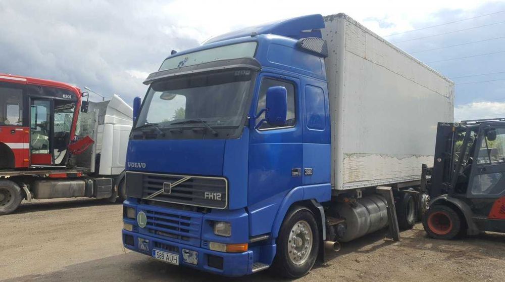 Dezmembrez Volvo FH12 /piese camion Volvo FH12-piese motor