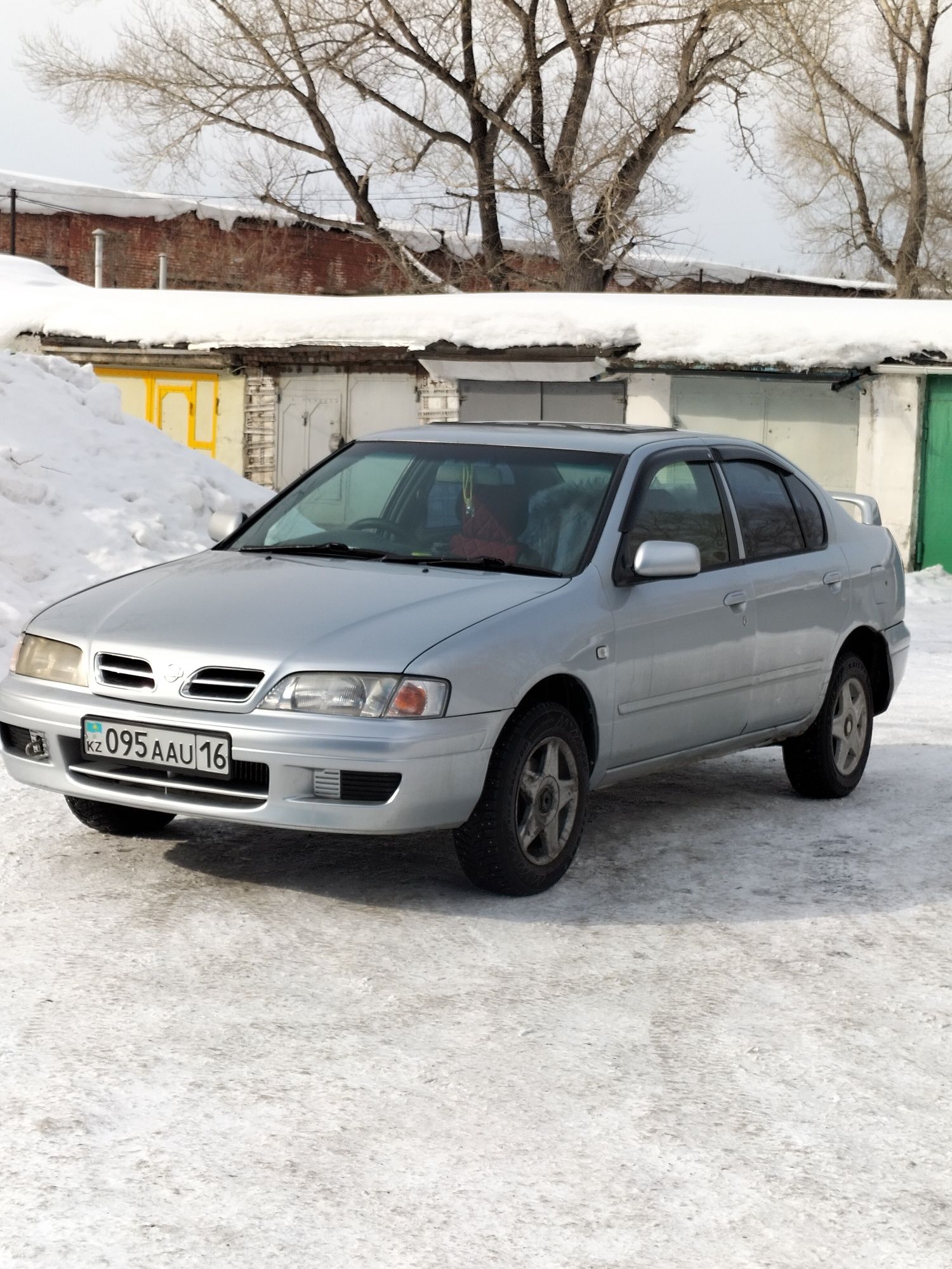 Продам Nissan premiera