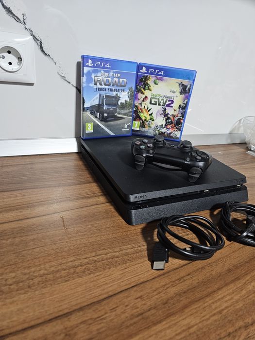 Vând PlayStation 4 Slim + 2 jocuri – Stare foarte bună!