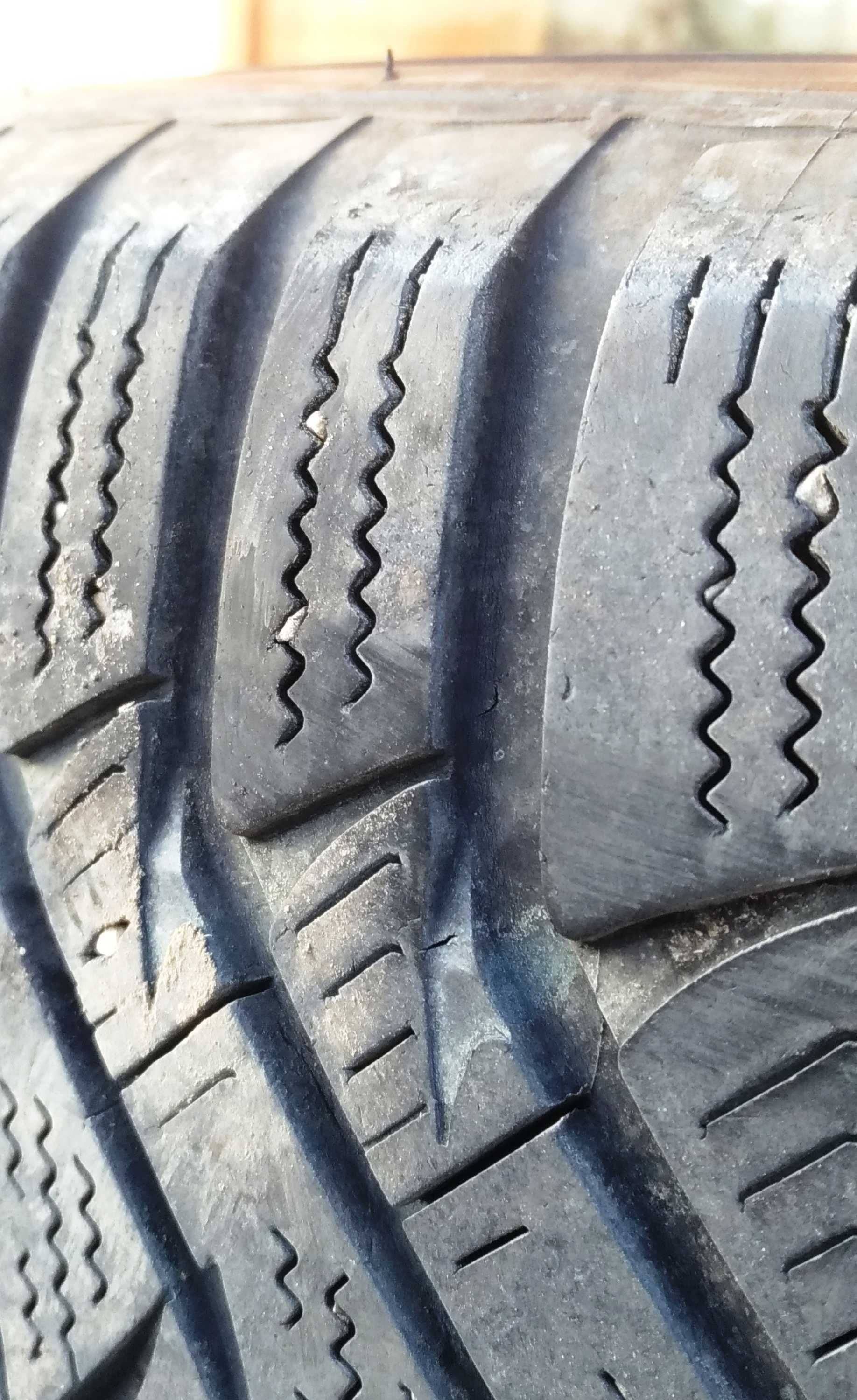 Set 4 pneuri cauciucuri iarna LAUFENN ,  215 65 16 , DOT 2017