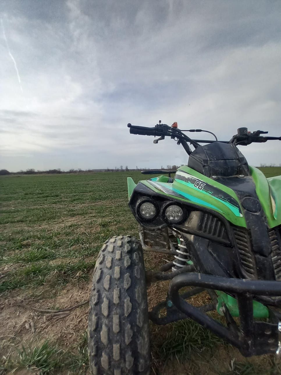 Vand atv 125cc pret €