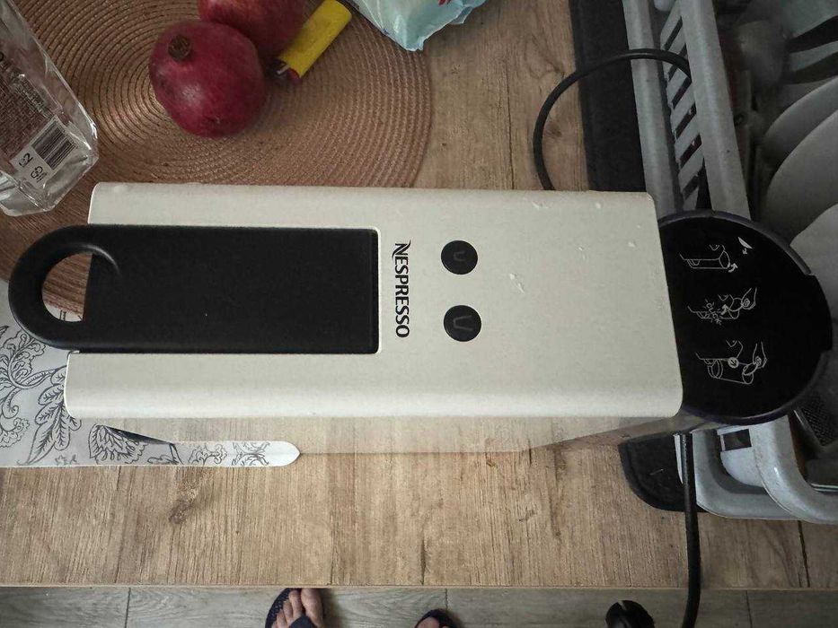 Espressor capsule NESPRESSO Essenza Mini