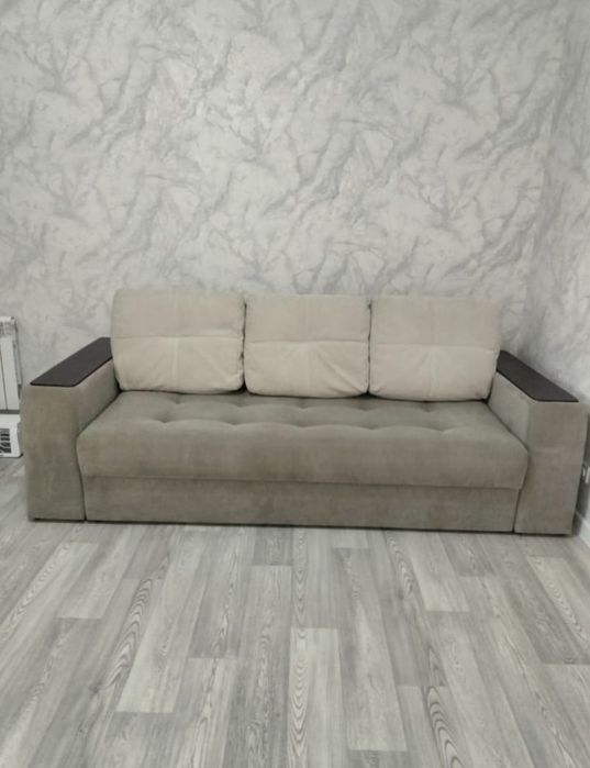 Продам диван для гостиной