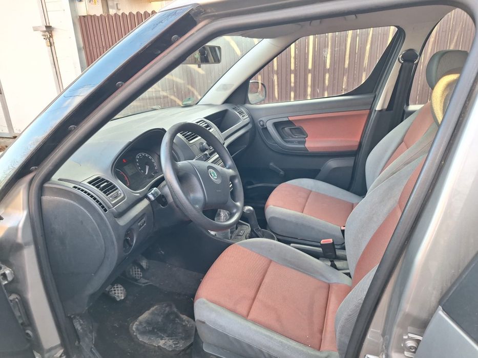 Vând skoda roomster